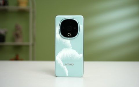 vivo Y300：拥有&ldquo;大嗓门&rdquo;的轻薄长续航国民手机
