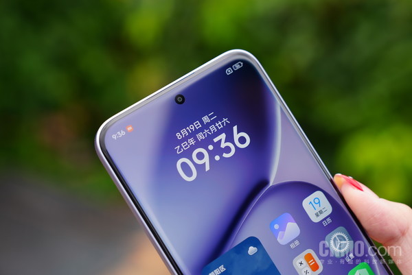 REDMI Note 15 Pro+配备1.5K全等深四曲屏 REDMI Note 15 Pro+配备1.5K全等深四曲屏