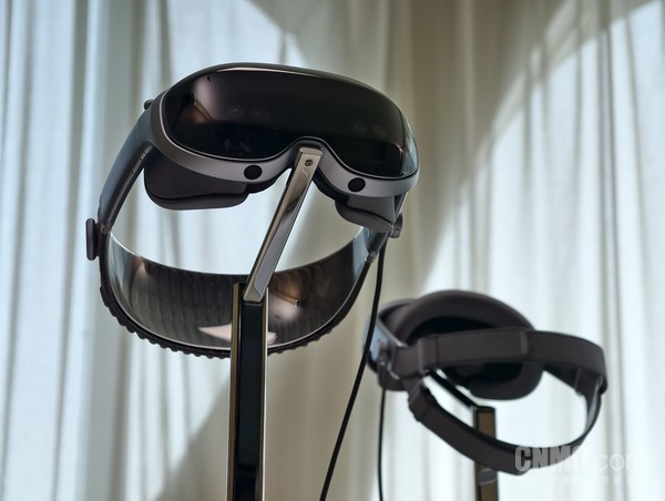 vivo Vision探索版:398克超轻机身 一次谨慎而勇敢的“视界”初探 vivo Vision探索版:398克超轻机身 一次谨慎而勇敢的“视界”初探