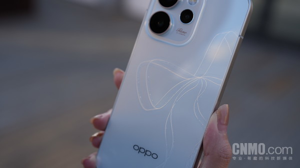 OPPO Reno15“星光蝴蝶结” OPPO Reno15“星光蝴蝶结”