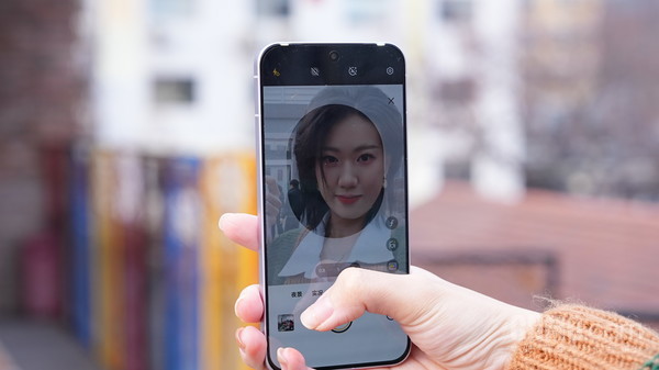 vivo S50 Pro mini前置配备柔光灯与柔光环 vivo S50 Pro mini前置配备柔光灯与柔光环