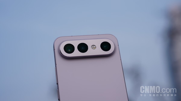 vivo S50 Pro mini采用后置三摄设计 vivo S50 Pro mini采用后置三摄设计