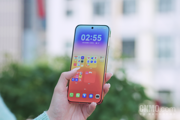 华为Pura 90 Pro Max搭载抗反光耐刮昆仑玻璃 华为Pura 90 Pro Max搭载抗反光耐刮昆仑玻璃