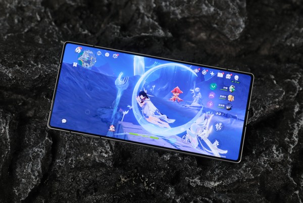 红魔11S Pro+:贯穿风道+脉动水冷 硬核散热的双重奏 红魔11S Pro+:贯穿风道+脉动水冷 硬核散热的双重奏