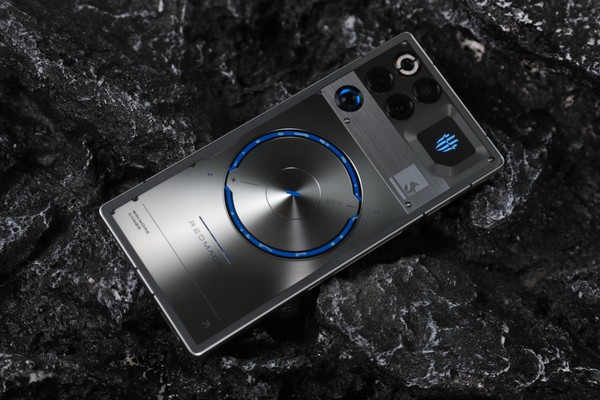 红魔11S Pro+:贯穿风道+脉动水冷 硬核散热的双重奏 红魔11S Pro+:贯穿风道+脉动水冷 硬核散热的双重奏