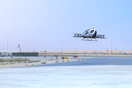 亿航智能 eVTOL 飞行器完成阿联酋载人首飞