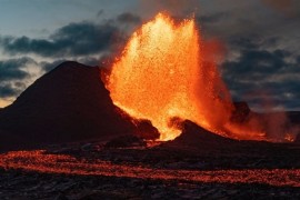 南极洲埃里伯斯火山持续喷金 每天喷出4.6万元黄金