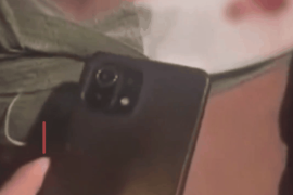 俄罗斯士兵胸口中枪 中国手机挡下子弹！具体品牌不详