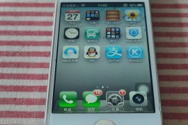 iPhone 4S是我们第一个情人节的礼物，流畅不卡还能用。