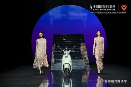 代表行业首秀AW24中国国际时装周 ！雅迪引领两轮电动产业提档升级
