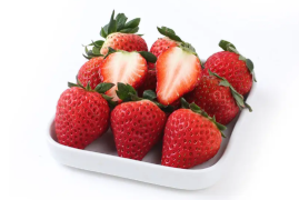 冬天吃草莓是反季节吗(草莓冬天是应季水果吗)(冬天吃草莓是反季节吗)