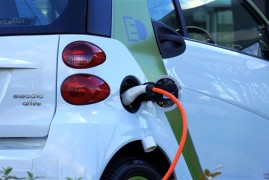 电动爹伤不起！多位新能源汽车车主续保遭拒 保险公司称赔不起：电池是个坑