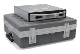 西数发了一个“手提箱” 能装368TB SSD！自带1300W电源
