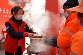 西安京东MALL启动“冬至饺子节公益点” 为环卫工人提供饺子暖心宴