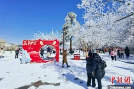 江西庐山迎2023年初雪 冰雪风光引游客纷至沓来