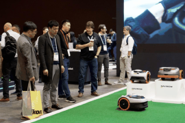 九号新一代智能割草机器人亮相CES 2024：厘米级高精度定位