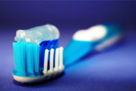 牙膏蘸水会影响刷牙效果吗？专家来解疑