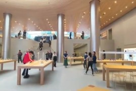 苹果CEO库克现身上海，首谈苹果生成式AI