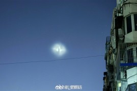 华北地区天空惊现UFO 博主科普：大概率是美国猎鹰9号火箭