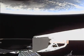 震撼！马斯克发布日全食的卫星视角：地球上惊现一个黑洞