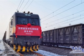 新疆煤炭外运将淖铁路正式开通：300多公里没水没电没网