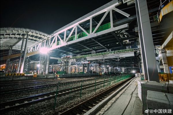 世界首例大型站改钢结构整体跨线顶推：横跨京九、武九等10条铁路-图2