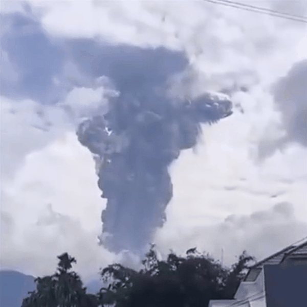 印尼火山喷发致11名登山者死亡：另有12人失联-图3