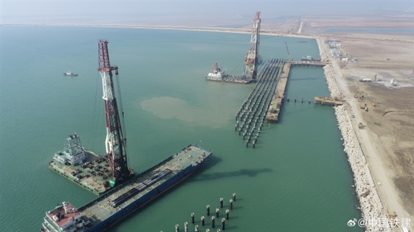 东营港首个10万吨级通用泊位码头主体完工：混凝土构件达1.2万方