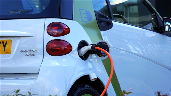 电动爹伤不起！多位新能源汽车车主续保遭拒 保险公司称赔不起：电池是个坑-图1