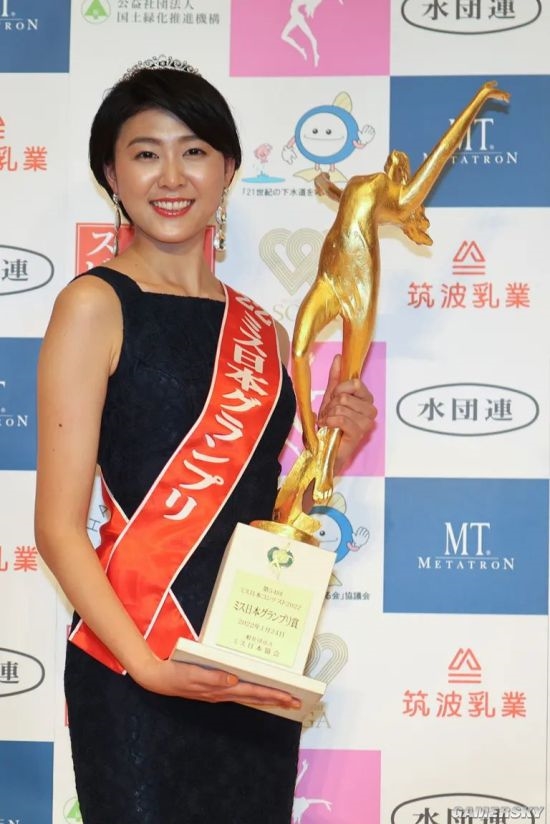 乌克兰裔女子夺得日本小姐冠军 网友看懵：越来越差了 还不如去年-图2