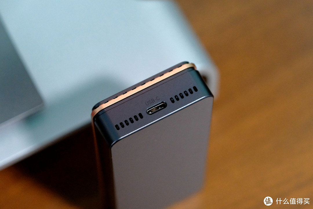 高速存储+涡轮主动散热，绿联USB4固态硬盘盒 体验-图5