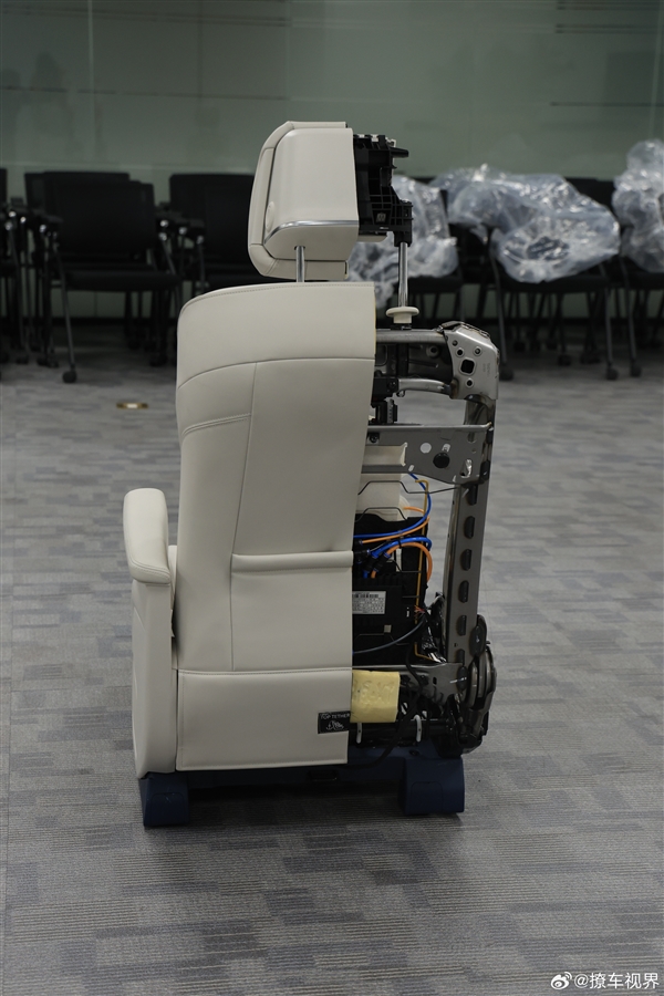 MPV绝对王者！别克GL8插混版座椅曝光：首发特殊填充材料