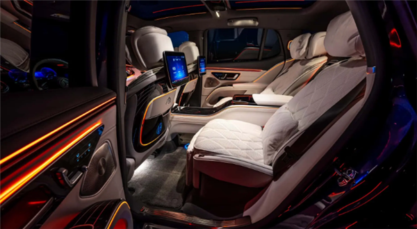 迈巴赫EQS SUV欧洲开启预订，预计售价超200万元