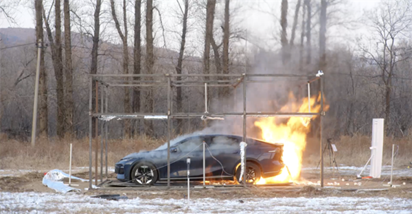氢燃料车满氢满电遇火会不会爆炸：深蓝直接烧了一台车
