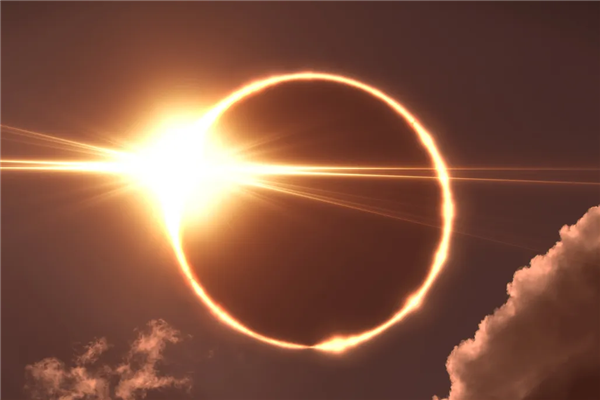 实拍今年唯一日全食：太阳被吞食成指环
