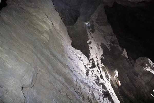 世界最深洞穴超过2212米！1100米处惊现一具人类尸体