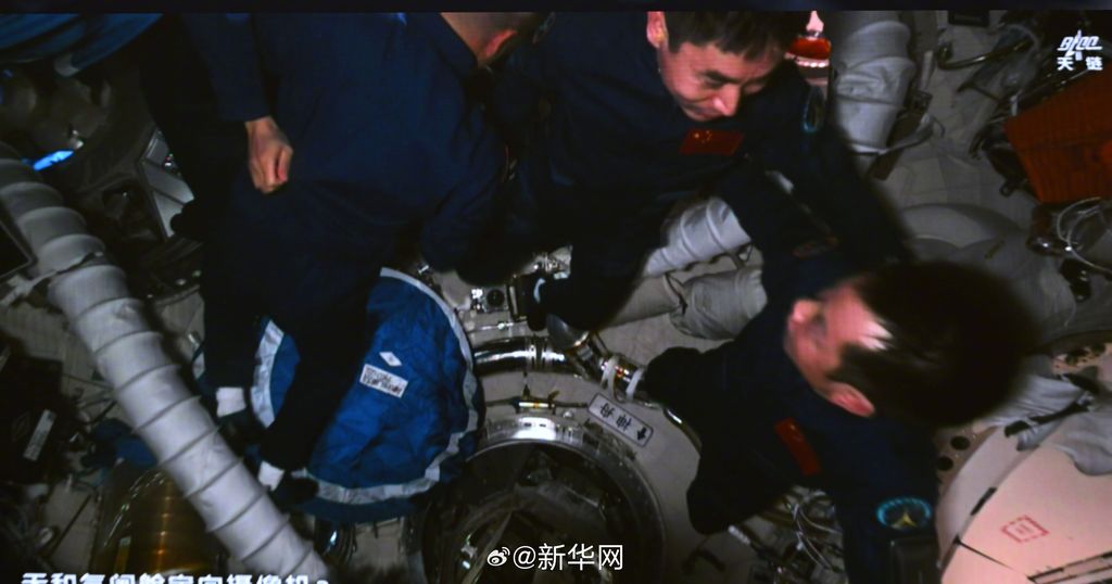 第四次太空会师：神舟十八号 3 名航天员顺利进驻中国空间站